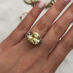 Yellow Canary and Silver Ring